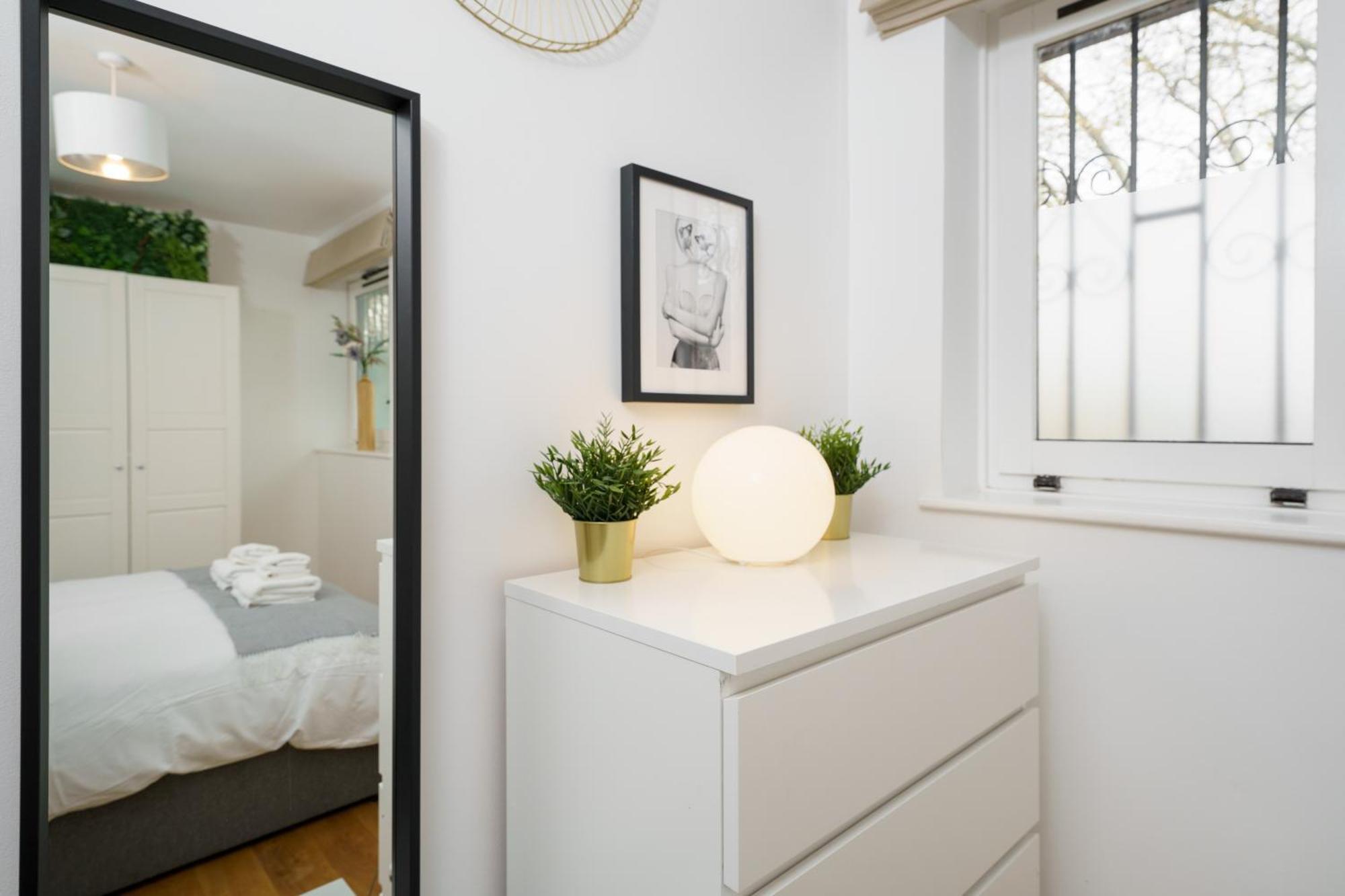 Lovely Apartment In Victoria Park Village Лондон Экстерьер фото
