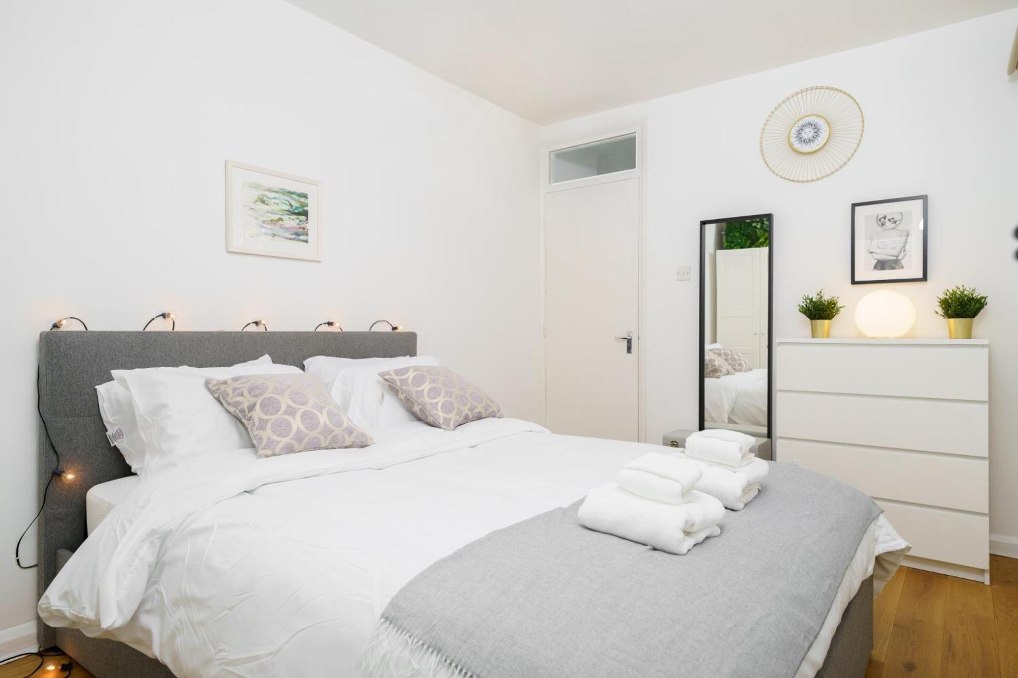 Lovely Apartment In Victoria Park Village Лондон Экстерьер фото