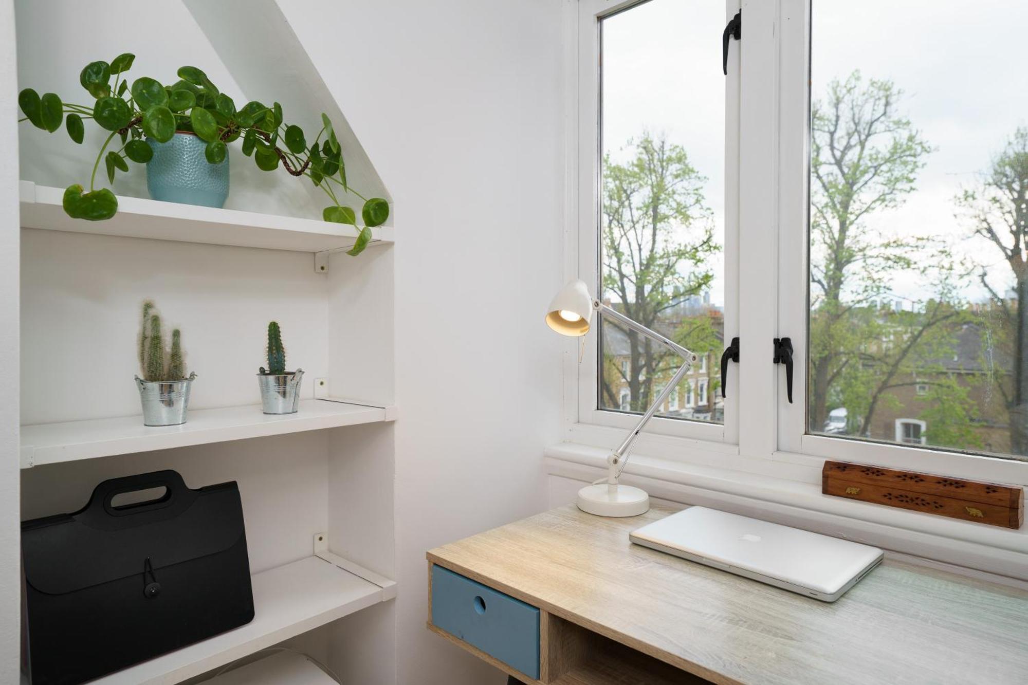 Lovely Apartment In Victoria Park Village Лондон Экстерьер фото