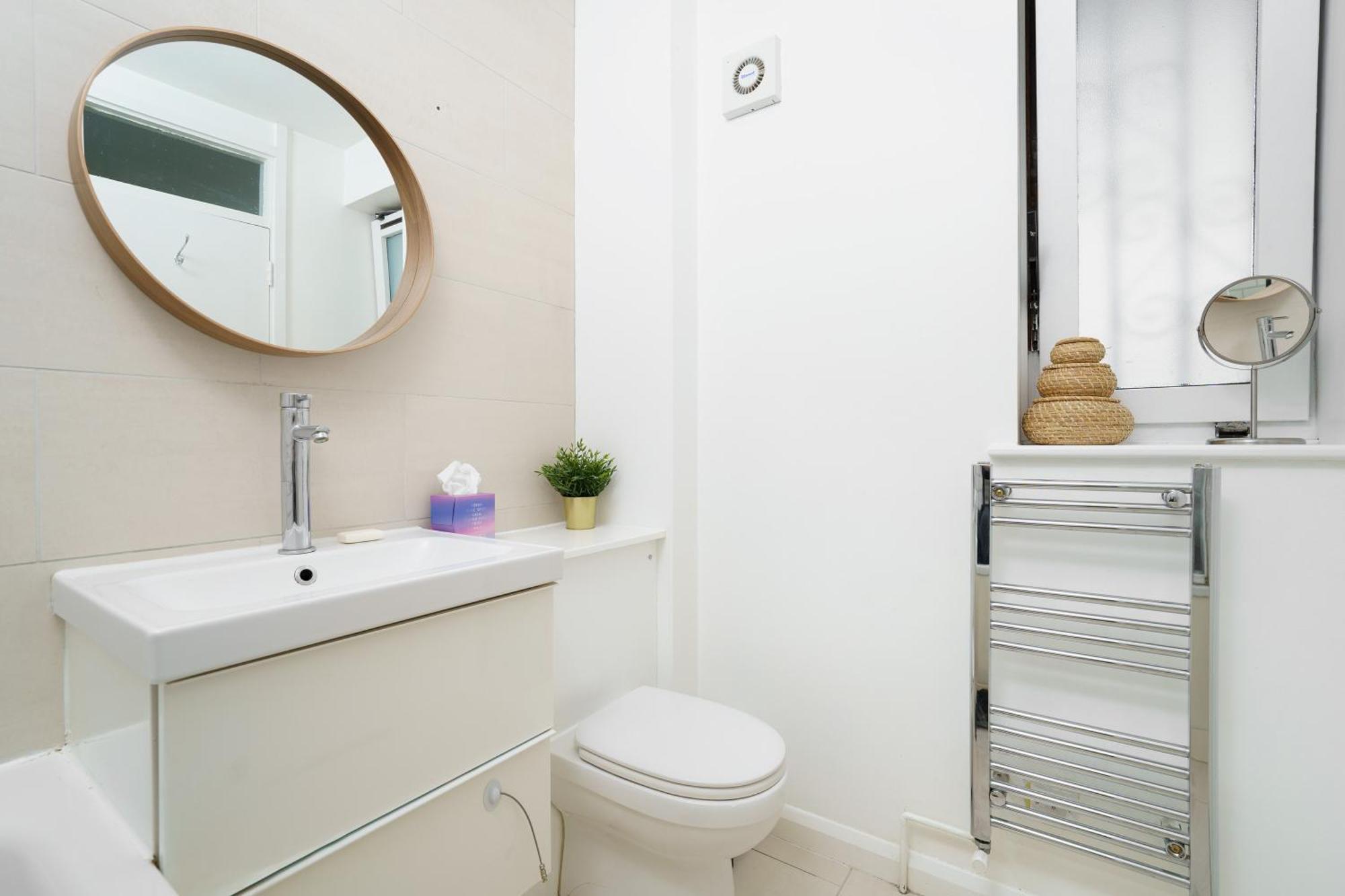 Lovely Apartment In Victoria Park Village Лондон Экстерьер фото